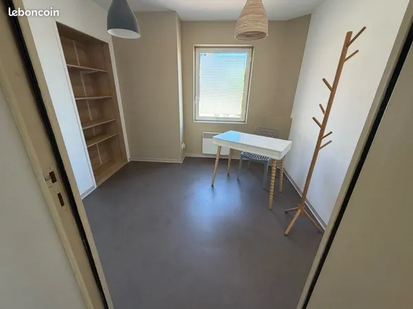 Bureau et espace de travail Location Coudekerque-Branche  8m² 250€