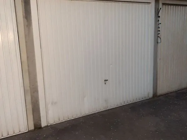 Garage à Saint-Louis
