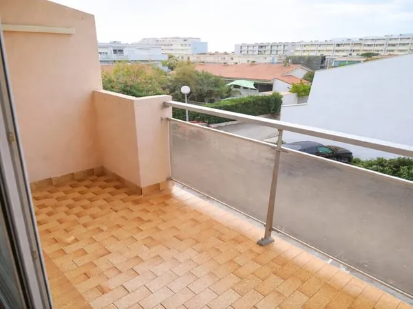 A LOUER T2 MEUBLE PORT LA NOUVELLE