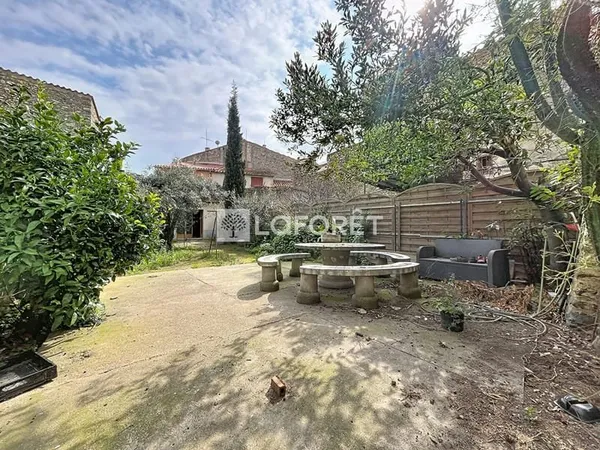 Maison à ILLE-SUR-TET aux multiples potentiels avec garage et jardin