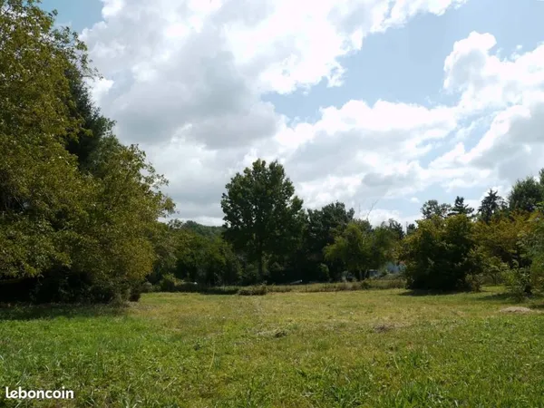 Terrain constructible 1300 m² au calme