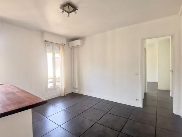 CESSOLE : APPARTEMENT 2 PIECES AU DERNIER ETAGE