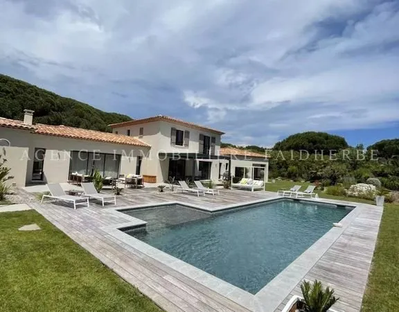 Maison Location Ramatuelle   80000€