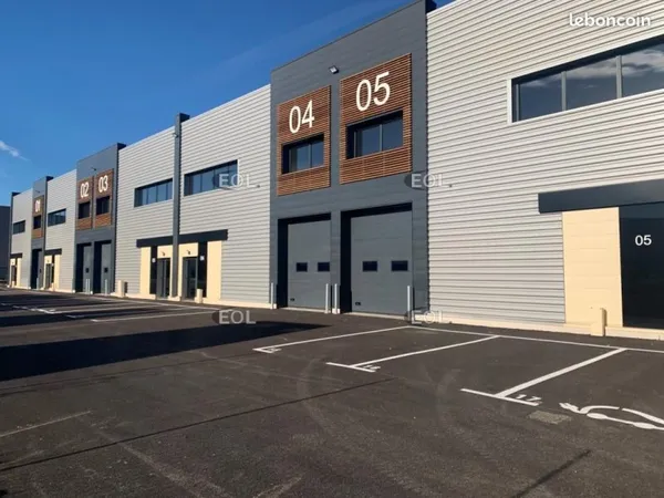 Local d'activité 608 m²