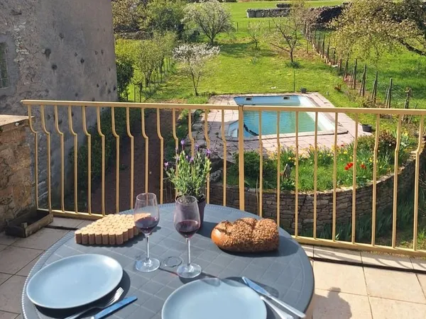 Belle maison en pierre 150 m² - 4 chambres - jardin et terrasse sud avec vue sur les vignes - cave e