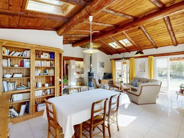 Levens, Villa T4,123m2 environ de plein pied sur une parcelle de 1590m2 avec piscine, garage et caba