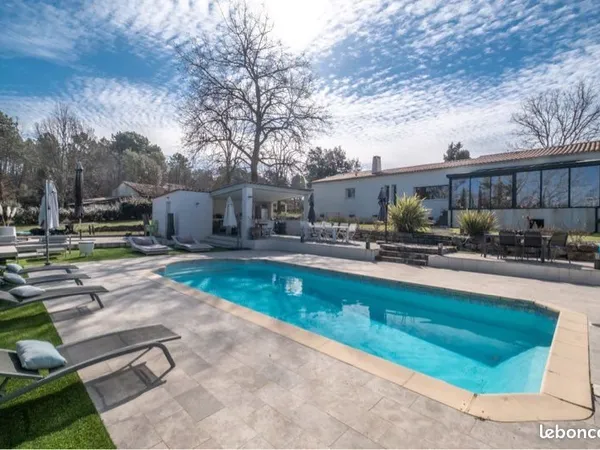 Maison 150 m² avec piscine sur terrain 4000 m² - Bagnols-en-Forêt