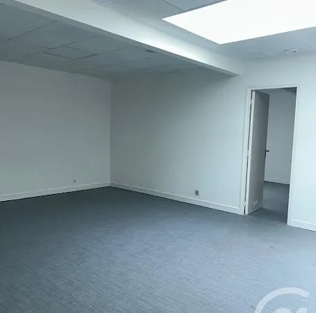 Local 1 pièce 60 m²