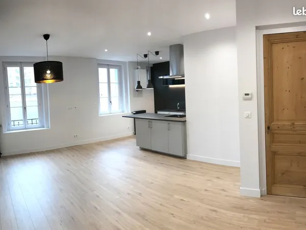 Grand T2 70 m² - Lumineux - Proche centre - Résidence calme