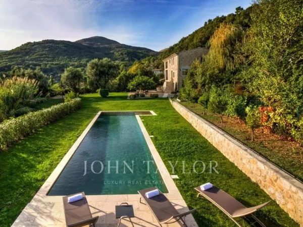 Jolie Bergerie rénovée à louer avec vue mer