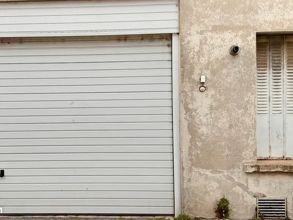 Garage pour une place de voiture individuelle Centre ville de Valence