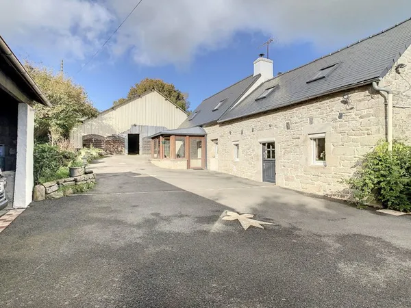 Ensemble immobilier à Langolen - 186m² - Longère - 1973m² de terrain - Hangar