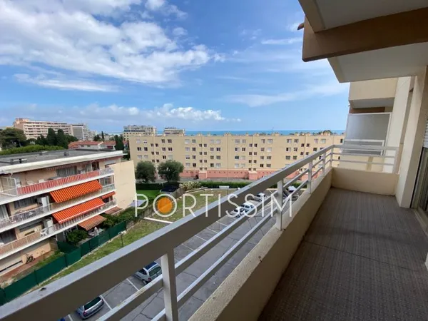 Cagnes-Sur-Mer / appartement 3 pièces / proche mer / parking