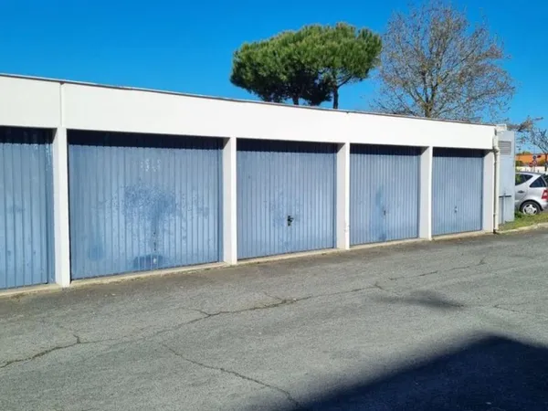 Parking / Box Fermé 15m²
