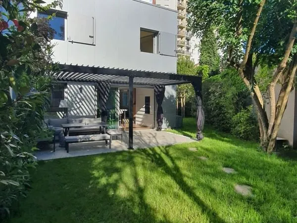 A Saint Cyprien : contemporaine avec jardin, sans vis à vis, calme absolu