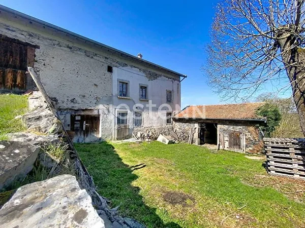 EXCLUSIVITE ! Hameau de Retournac Ancien corps de ferme à rénover sur 1500 m2 de terrain