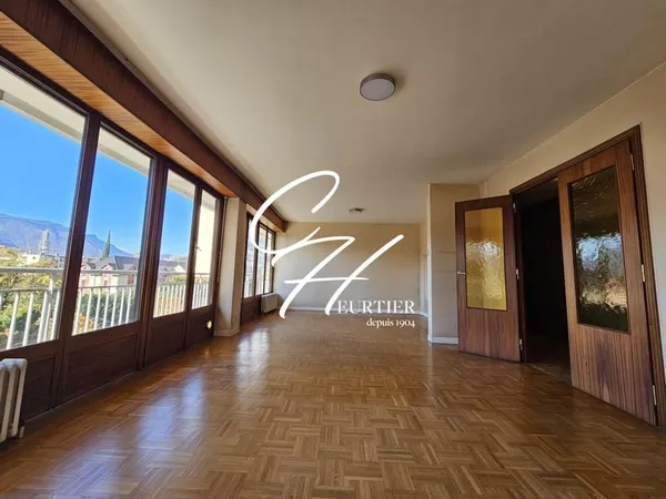 GRENOBLE - Appartement T4 traversant de 112 m² avec blacons et