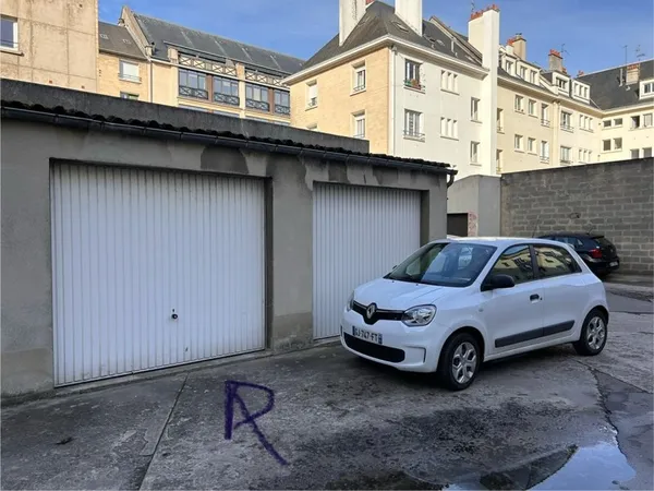 Loue Place de garage fermée