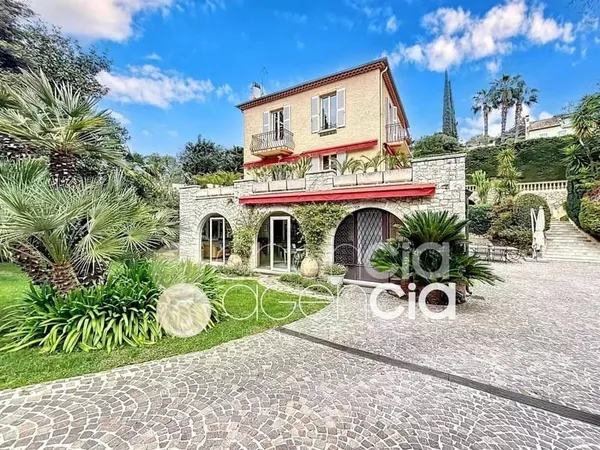 LE CANNET - VILLA de 369 m² - PISCINE - POOLHOUSE - GARAGE - ANNEXES