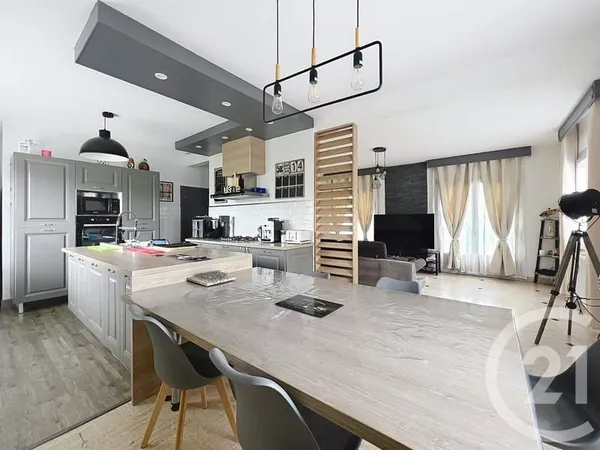 Maison 6 pièces 186 m²