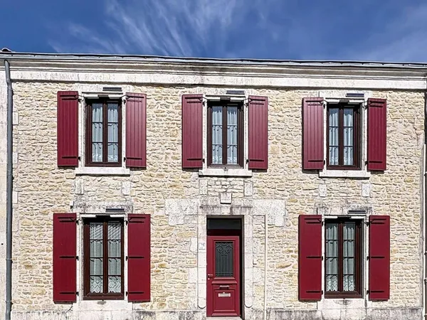 Studio 6 pièces 168 m²