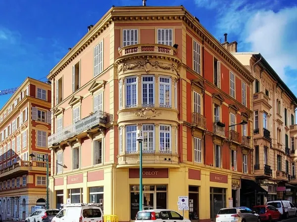 MENTON CENTRE-VILLE - APPARTEMENT 4 PIÈCES DE CARACTÈRE - FORT POTENTIEL