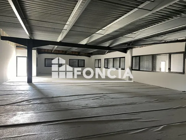 Location - Bureau - 250 m² - 30 000 €/an HC HT - 2 500 €/mois