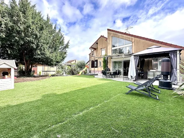 Maison 8 pièces 265 m²