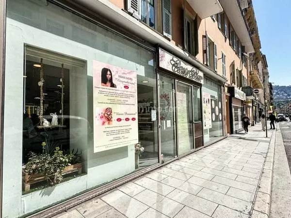 LOCAL COMMERCIAL DE 72 M² - NICE PORT / RUE BARLA