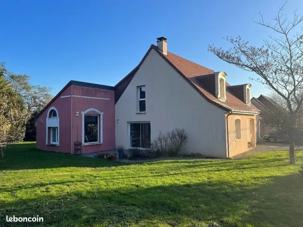 Spacieuse maison individuelle de 9 pièces SOUILLE