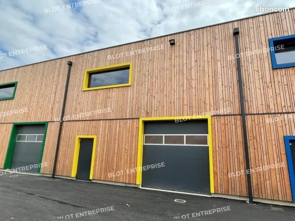 Local d'activité 166 m²