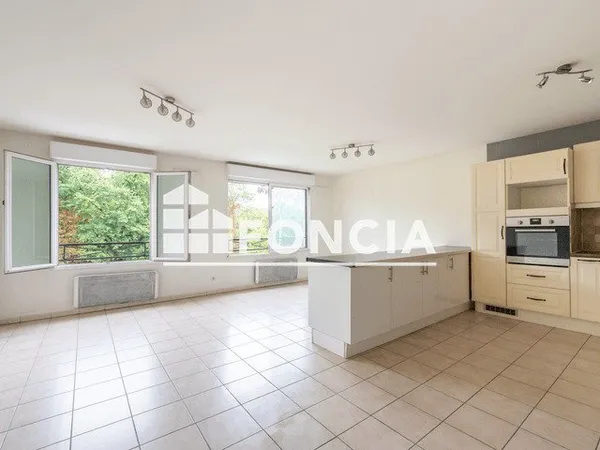 Appartement T3 lumineux, parking sécurisé, au pied du tram T10 - confort et praticité au rendez-vous