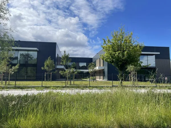 Local d'activité 1849 m²