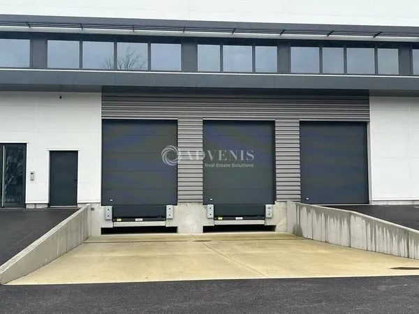 Entrepôt 6810 m²