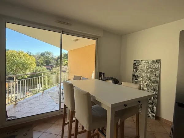 Le Tholonet, T3 avec terrasse et Pkg privé