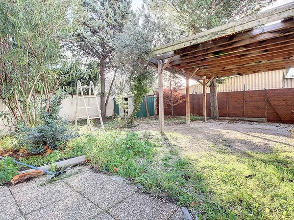 A Vendre, Local Commercial 300m², Parcelle 406m²