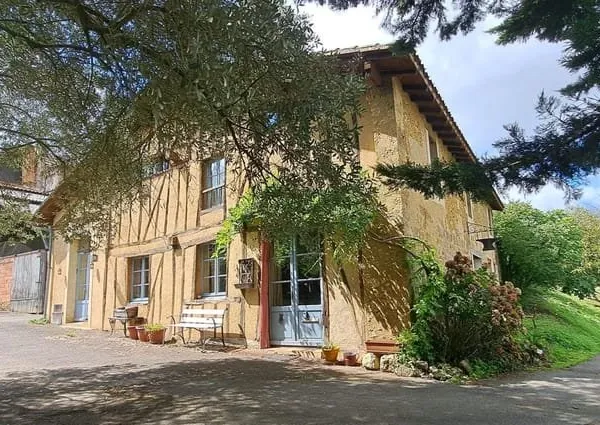Bassoues Gers maison de village avec caractère