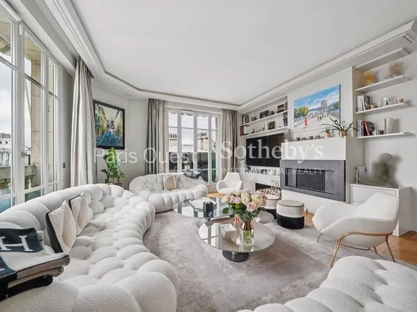 Appartement 7 pièces 335 m²