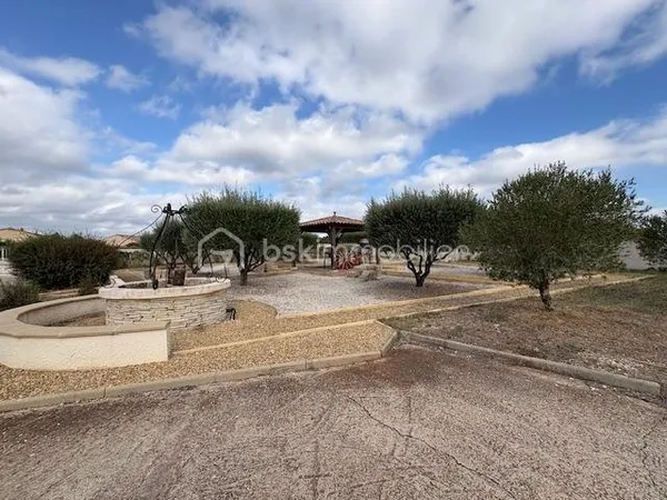 Terrain 900 m²