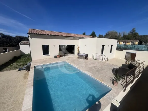 Villa contemporaine avec piscine