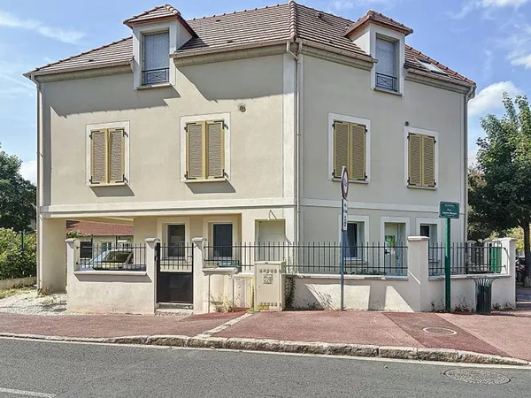 Local commercial 1 pièce 141 m²