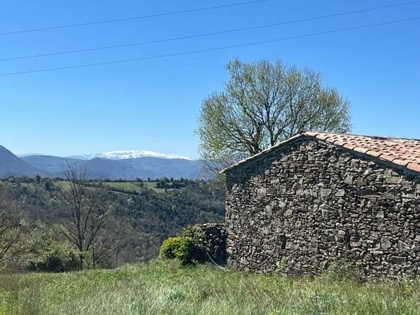Bergerie en pierre sur grand terrain