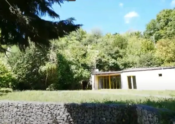 1 maison + 2 dépendances en Touraine - semi troglodytes
