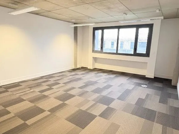 Bureau et espace de travail Location Yutz   970€