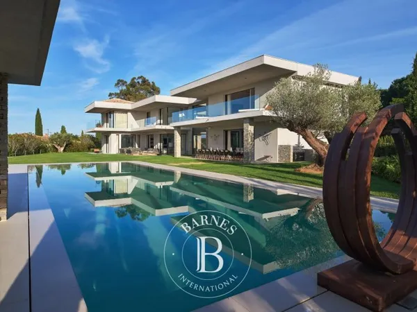 SAINT-TROPEZ - LES SALINS - VILLA 8 CHAMBRES - PISCINE MIRROIR - VUE MER