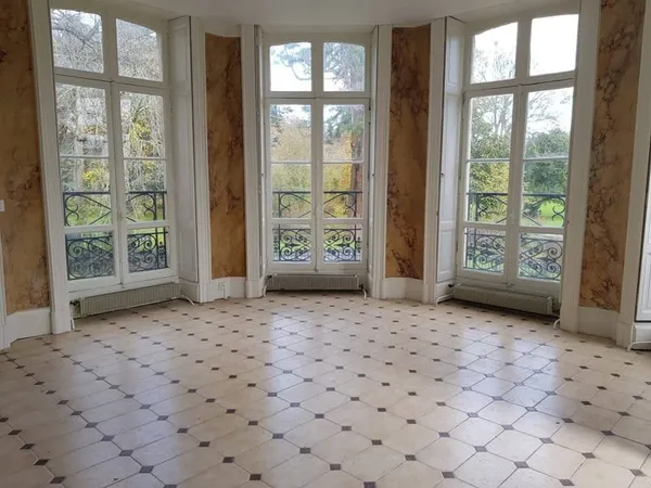 Maison 8 pièces 233 m²