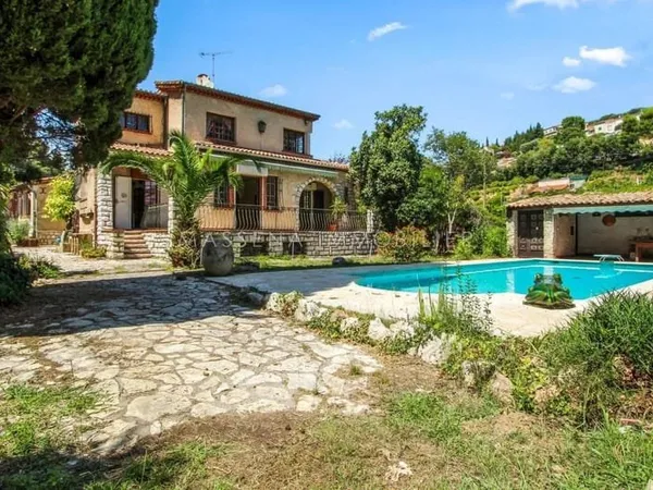 Villa 6 pièces 206 m²
