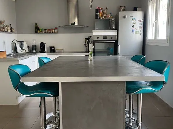Maison 3 chambres lumineuse avec piscine et parking - Lunel Viel
