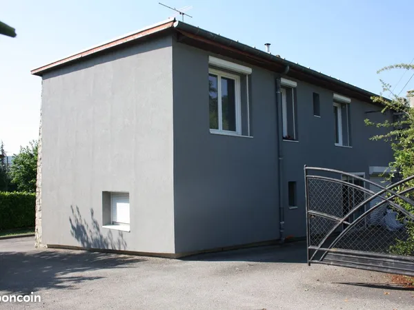 Maison entière avec 2 appartements plus bureau à louer