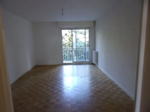 Loue appartement 66m² T3 traversant dans petite résidence clôturée